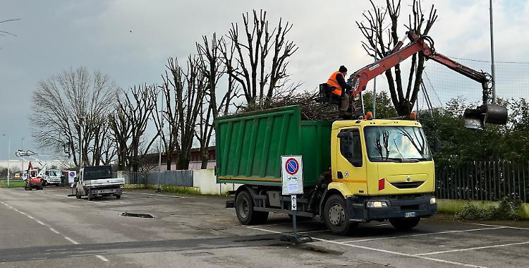 Piscina ed ex asilo ok, PalaTenda: altro stop