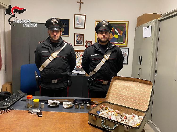 Droghe, controlli dei Cc nelle periferie: piovono sequestri e denunce