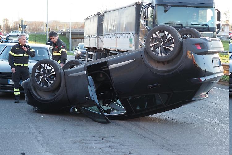 Incidente in tangenziale, viabilità in panne 