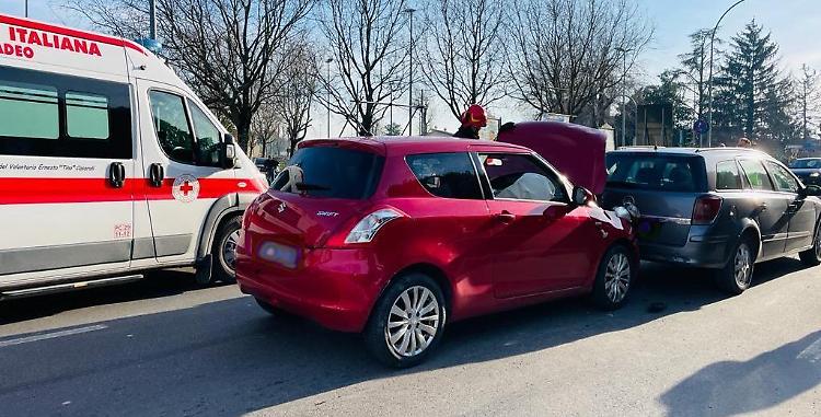 Tamponamento tra auto, a Caorso strada Padana Inferiore paralizzata