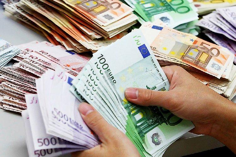 Scommesse illegali durante i Mondiali di calcio, denunciati i due gestori di una sala giochi