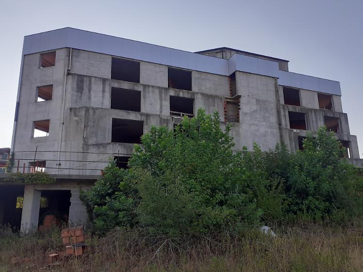 Ecomostro di via Indipendenza,  per altri due anni non si tocca
