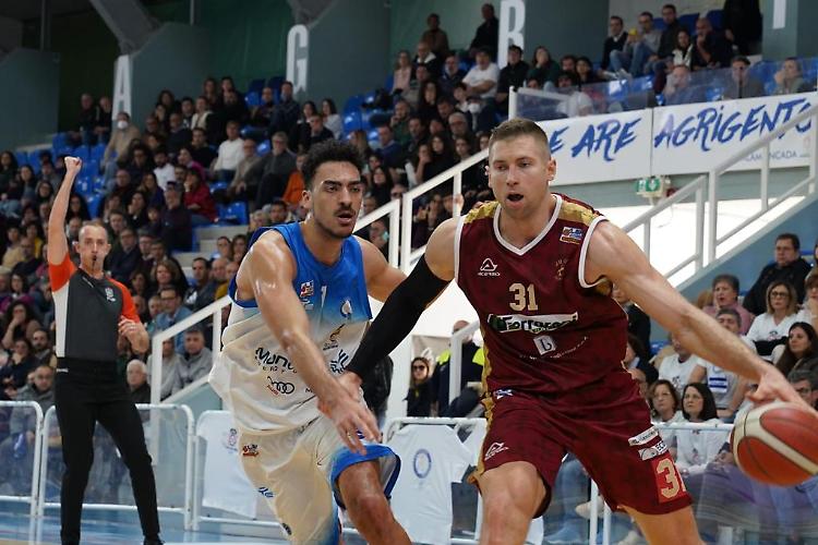 Basket. La JuVi Ferraroni lotta ma cede alla Fortitudo Agrigento (85-79)