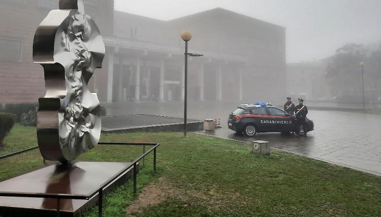 Ragazzine scomparse a Bologna, ritrovate dai carabinieri in piazza Marconi