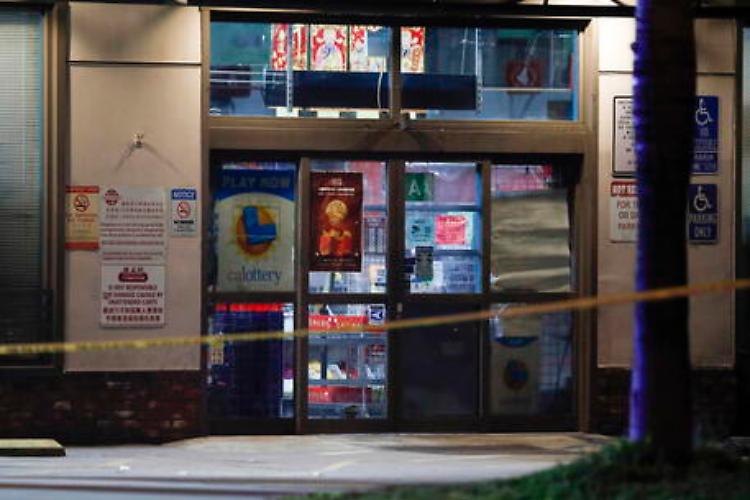 Sparatoria vicino a Los Angeles, a Monterey Park: 10 morti. Killer in fuga
