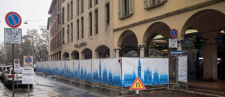 Mercato, cantiere edile in via Gramsci: spostati gli ambulanti