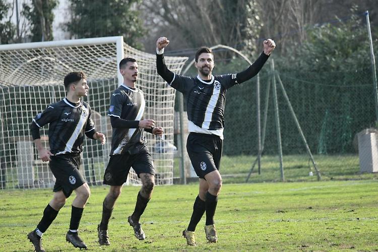 Calcio,  poker del Crema a Bologna
