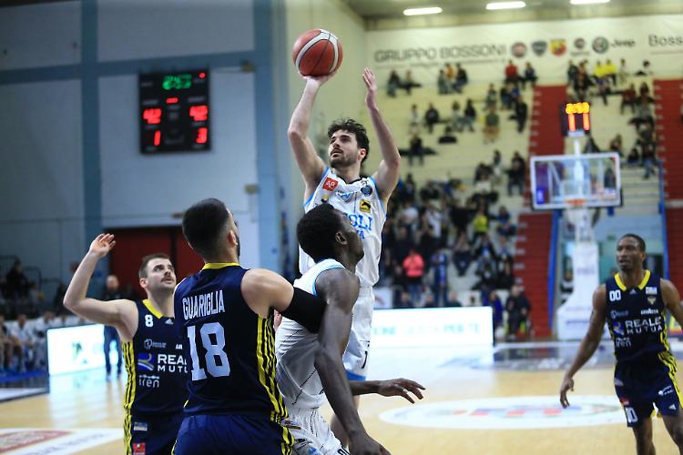 La Vanoli perde il primo match casalingo, vince il Torino 75-71