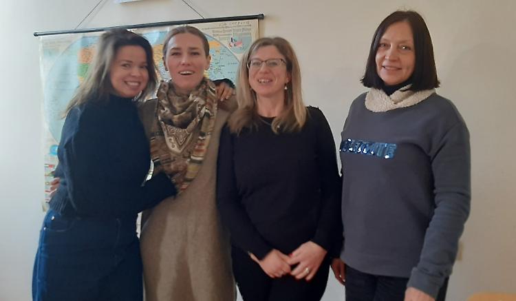 Russe e ucraine tra i banchi: «Noi, amiche oltre la guerra»