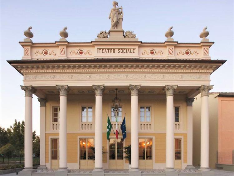 Chiuso il Teatro Sociale: pignorato, ora andrà all’asta