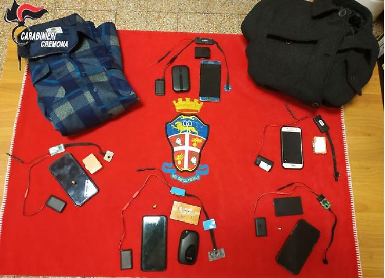 Esame di teoria per la patente con... l'aiutino: un giovane denunciato