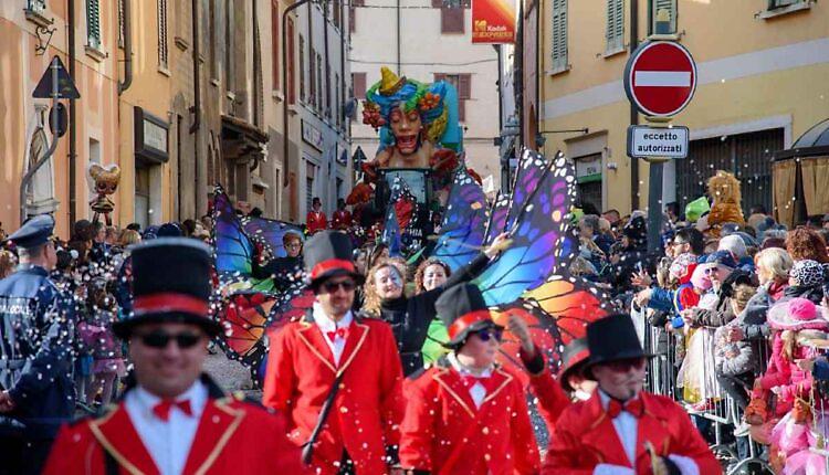 Carnevale e sfilata dei carri a Canneto sull' Oglio