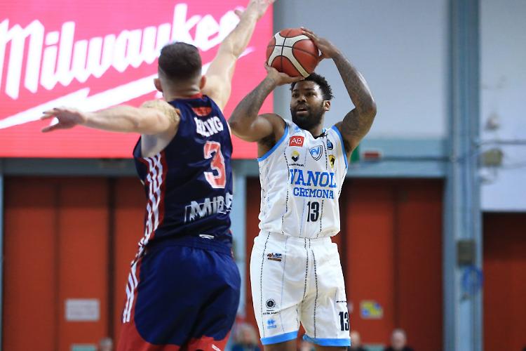 Basket. Vanoli tutta d'un pezzo con la coriacea Urania Milano (86-73)