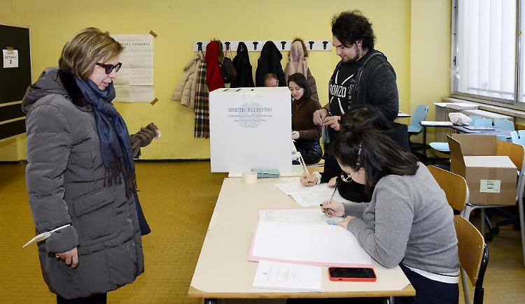 Elezioni regionali, alle 12 affluenza alle urne ferma al 10,66%
