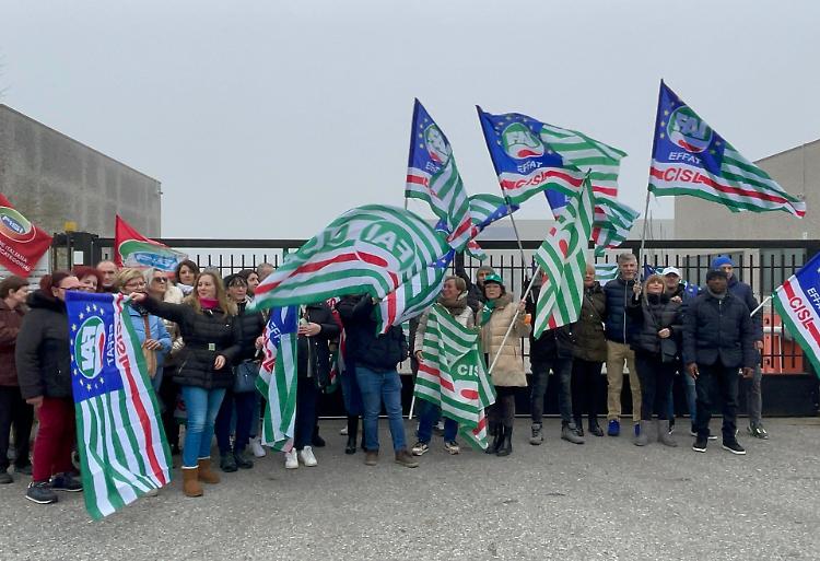 Chiusura dell’ex Bertarini: «Ci hanno tolto la dignità»