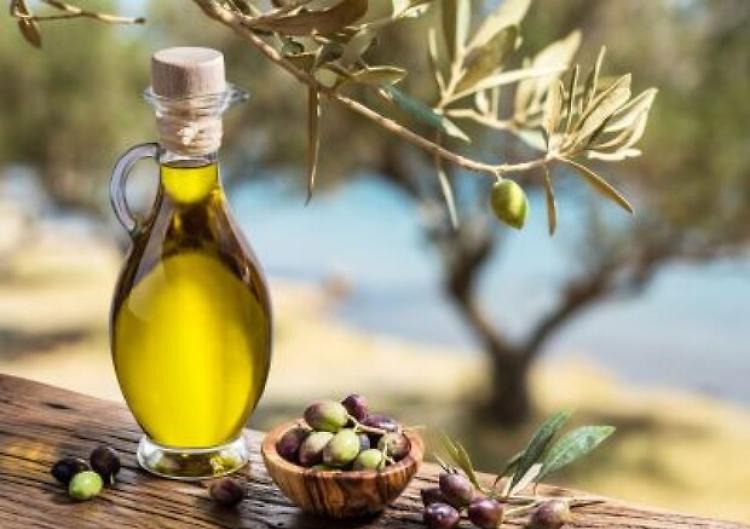 Olio d'oliva, 4 italiani su 10 lo acquistano al supermercato