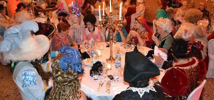 Dinner Party Mascherato  organizzato dalla staff di Palazzo Guazzoni