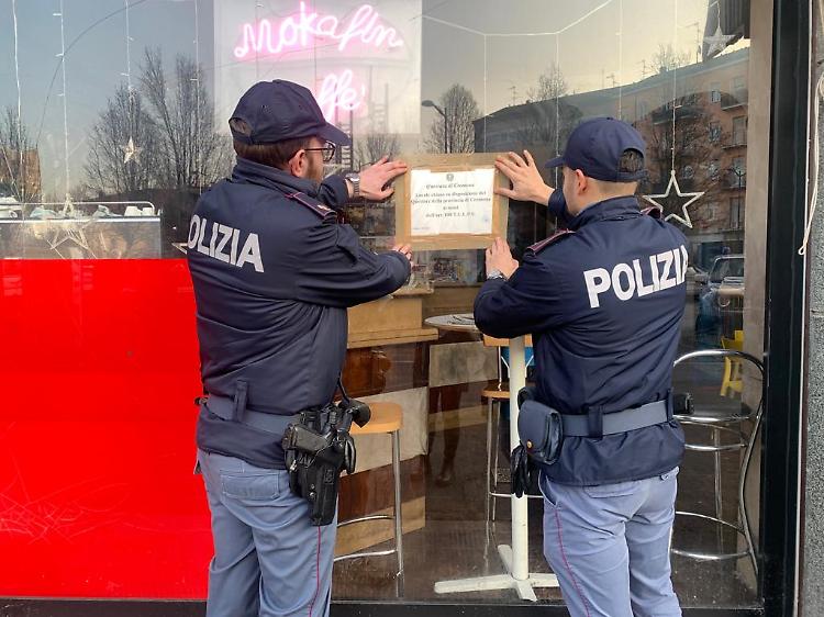 Dopo la rissa è caccia alla gang: foto e video al setaccio