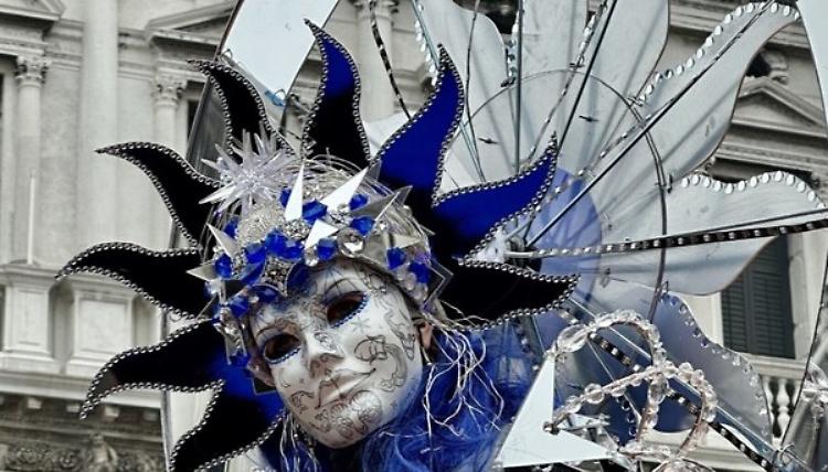 Carnevale di Venezia, la maschera più bella è 'Astrostar'