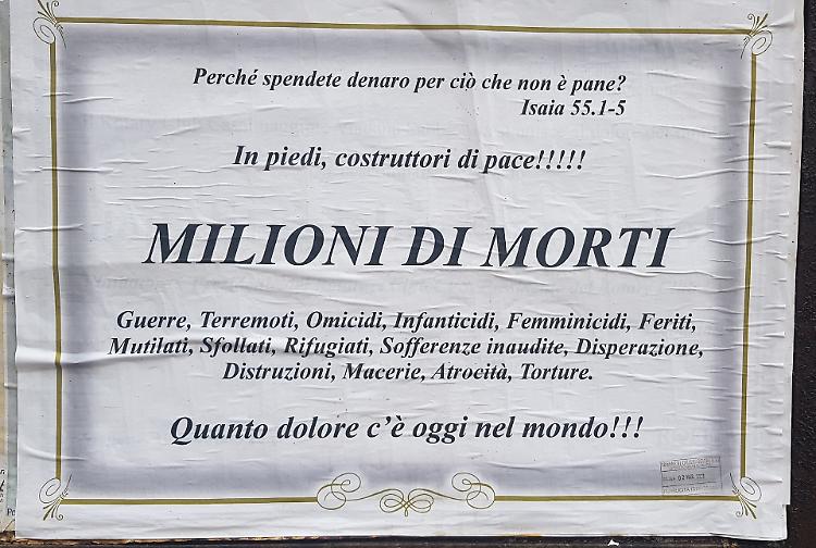«Milioni di morti», il manifesto funebre anonimo dal messaggio pacifista