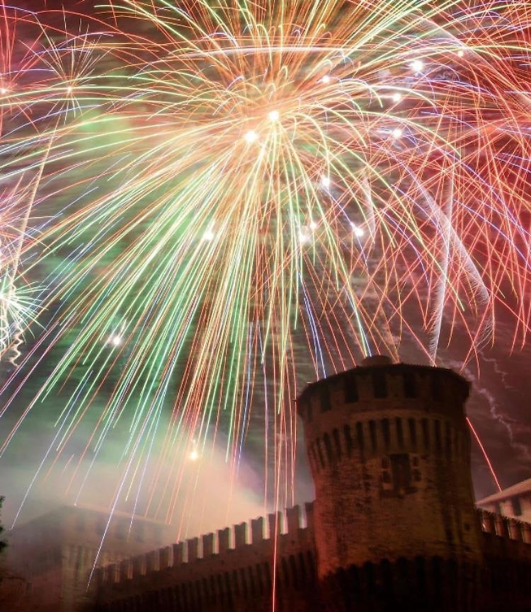 Martedì grasso, Croce verde e Comitato fanno il pieno