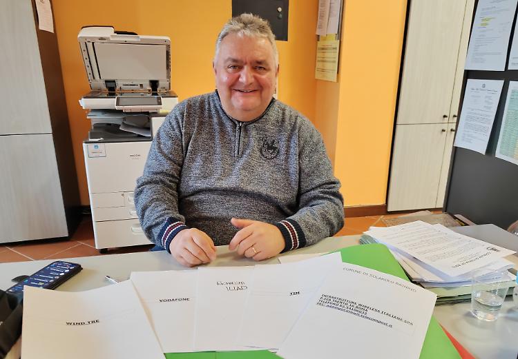 Cellulari muti, il sindaco: «In 3 anni zero risposte»