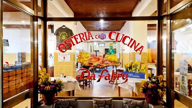 Serata della donna: cena, musica e karaoke