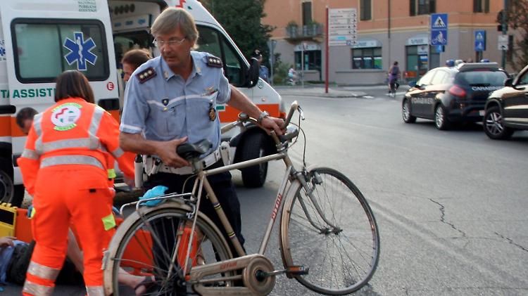 Ciclista investito e risarcito, niente processo per l'automobilista: «Grazie alla riforma Cartabia»