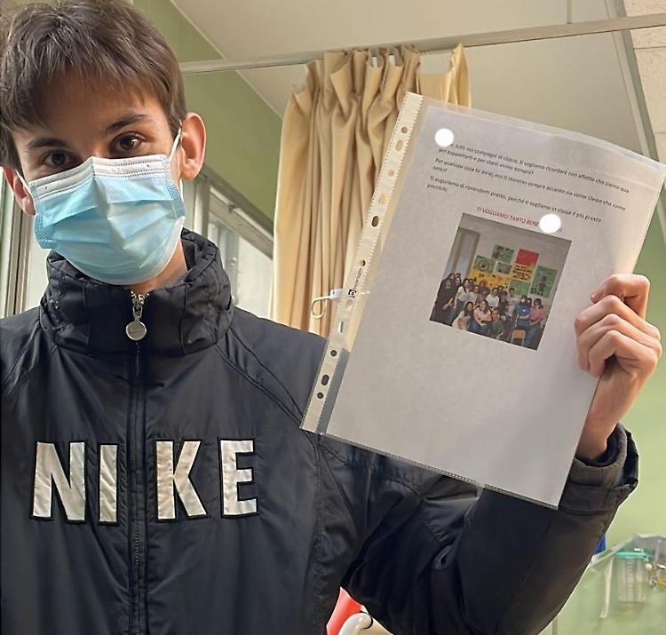Solidarietà all'Einaudi: «Se hai bisogno, noi siamo qui» 