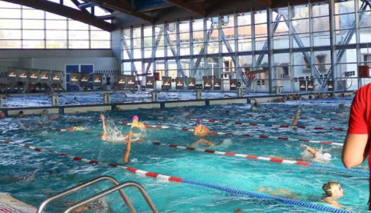 Piscina, lo strappo della Baldesio: «Disservizi: non paghiamo»