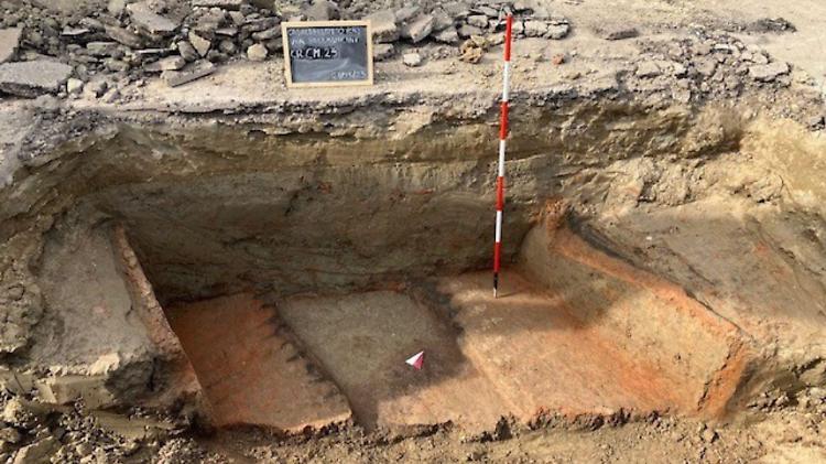 Dagli scavi per le fognature spunta una fornace rinascimentale