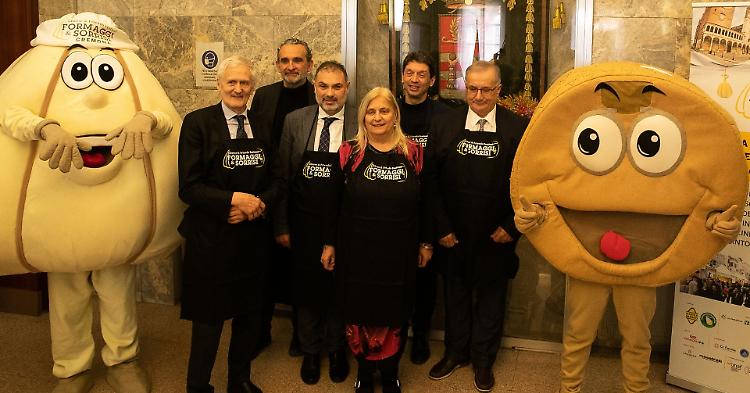 Ferragni, Mina, Tognazzi e Stradivari: i volti diventano opere d’arte su forme di Grana Padano DOP