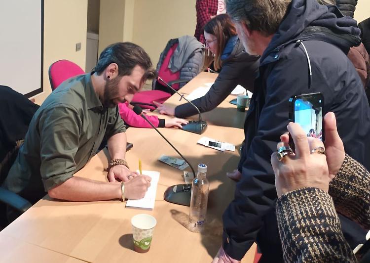 Il fotoreporter Cavallari alla Filanda:  nelle sue foto storie di vita