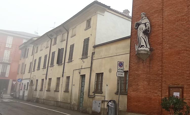 Dormitorio, il comitato attacca Bonaldi: «Il buonismo falsa la realtà»