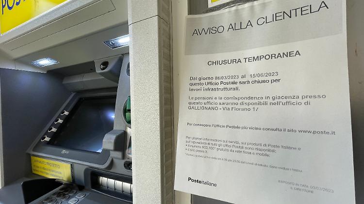 Tre mesi senza lo sportello delle Poste: «Ma dateci almeno il camper»
