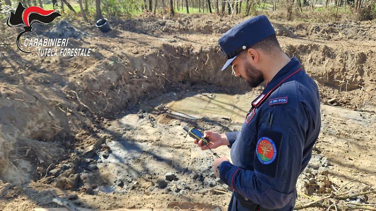 Boschetto estirpato ed escavazione abusiva nel Parco del Morbasco