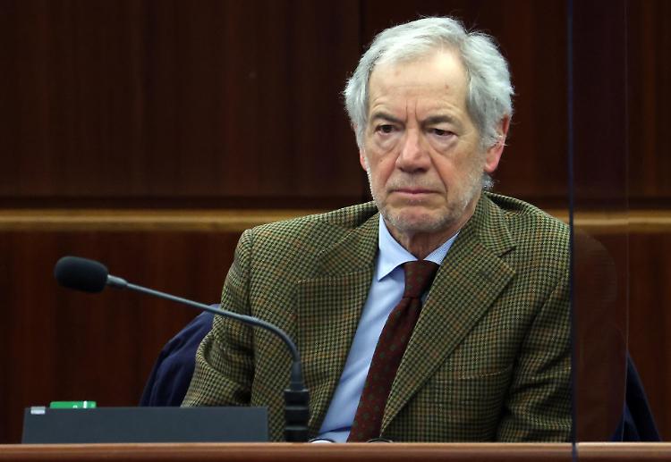 Bertolaso: «Infermieri da reclutare all’estero»