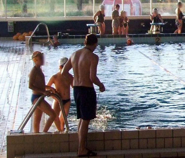 Piscina, alghe nella vasca dei piccoli