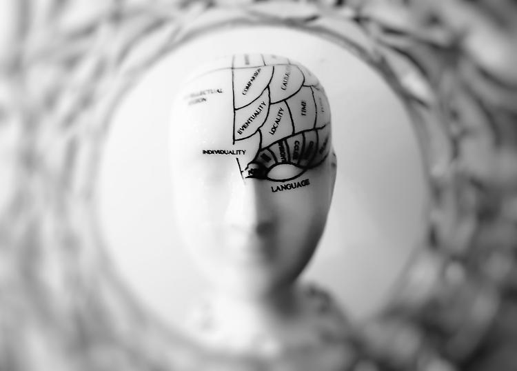 Demenza a esordio giovanile, parlare una seconda lingua allontana l'insorgenza