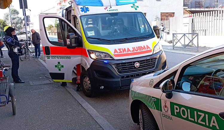Ubriaco e in stato confusionale, intervengono 118 e Polizia locale