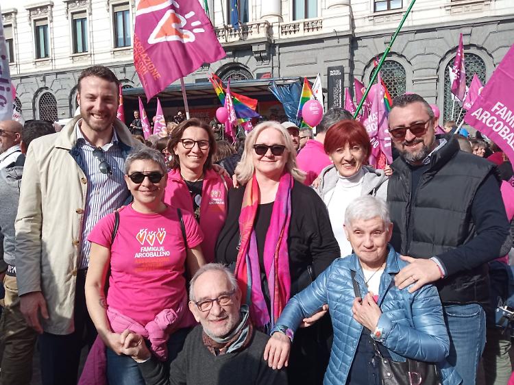 Famiglie arcobaleno in piazza, Bonaldi: «Ogni vita è una calamita di diritti»