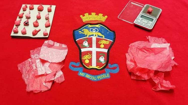 Spaccia droga nel suo bar, colto in flagranza dai carabinieri e arrestato