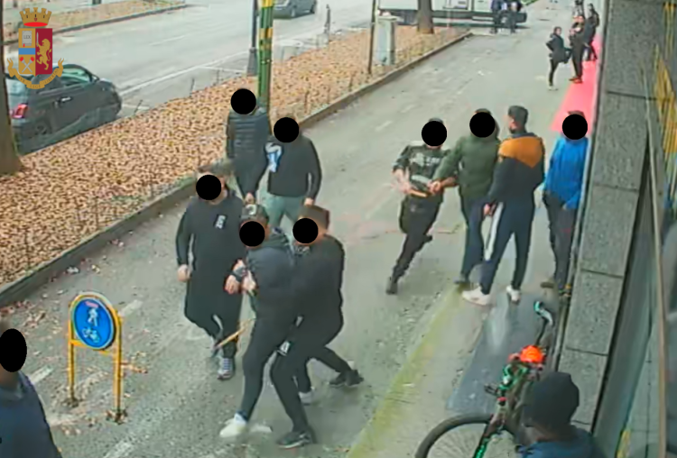 Violenta rissa in strada tra stranieri, indagati tre cittadini albanesi e due africani