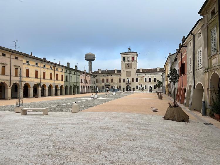 Primavera in piazza Finzi: mostra mercato di semi, fiori & mieli