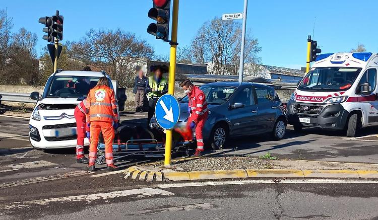 Scontro sul ponte di via Sesto, tre persone ferite