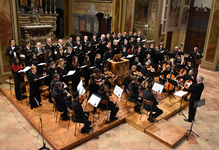 Ecce Agnus Dei - Coro e Orchestra del Collegium Vocale di Crema