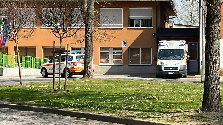 Batte la testa contro il muro in palestra, trauma cranico per un 13enne