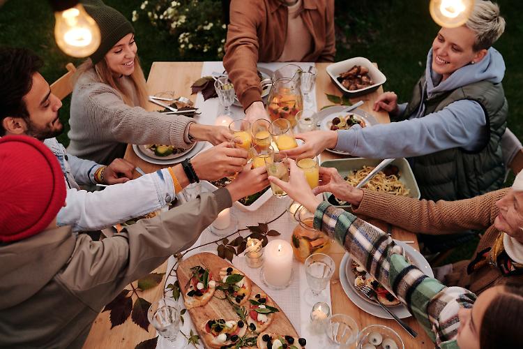 Ristorazione, rapporto Fipe-Confcommercio: consumi delle famiglie in ripresa
