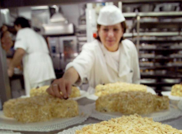 Pasticceri, panettieri e pastai cercansi: Confartigianato lancia l'sos