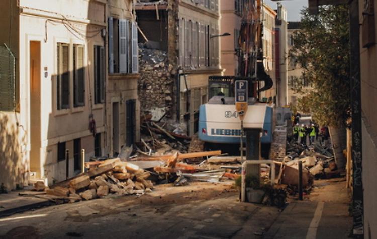 Marsiglia, trovati due corpi tra le macerie del palazzo crollato